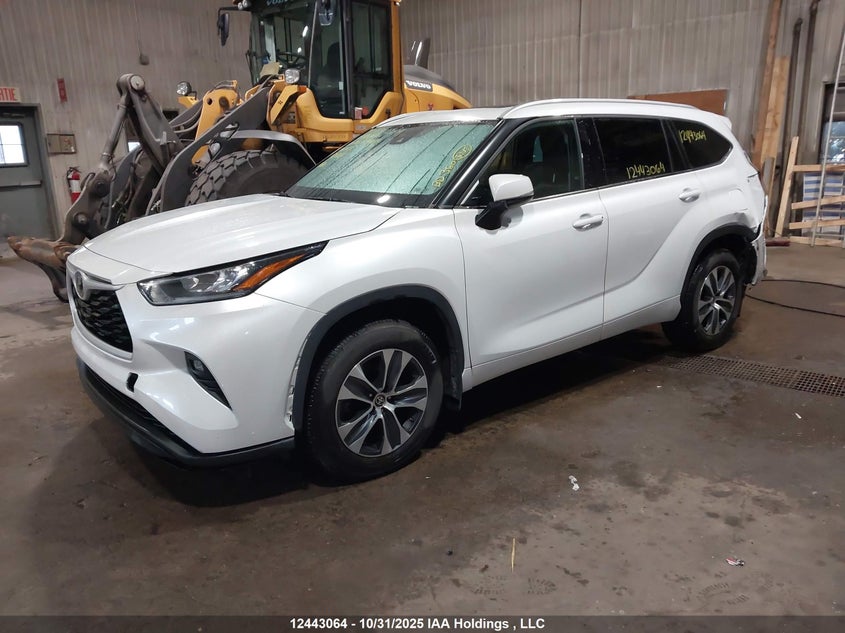 5TDGZRBH2NS169923 2022 TOYOTA HIGHLANDER photo no. 2
