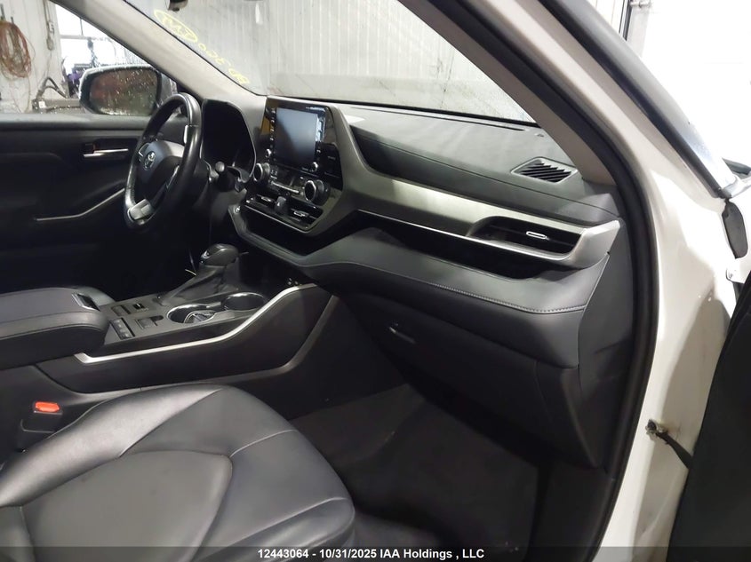 2022 Toyota Highlander Xle 5TDGZRBH2NS169923 from the CANADA