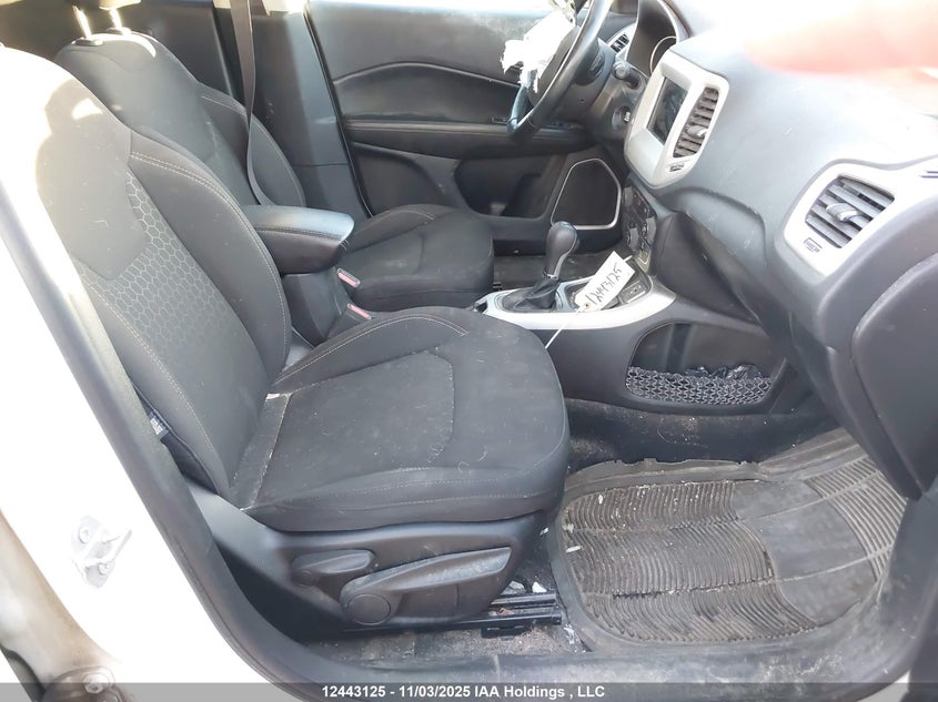 3C4NJDAB6MT578333 2021 JEEP COMPASS photo no. 5