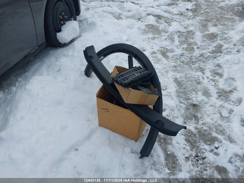 2024 Tesla Model Y Long Range VIN: 7SAYGDEEXRF991087 Lot: 12443138