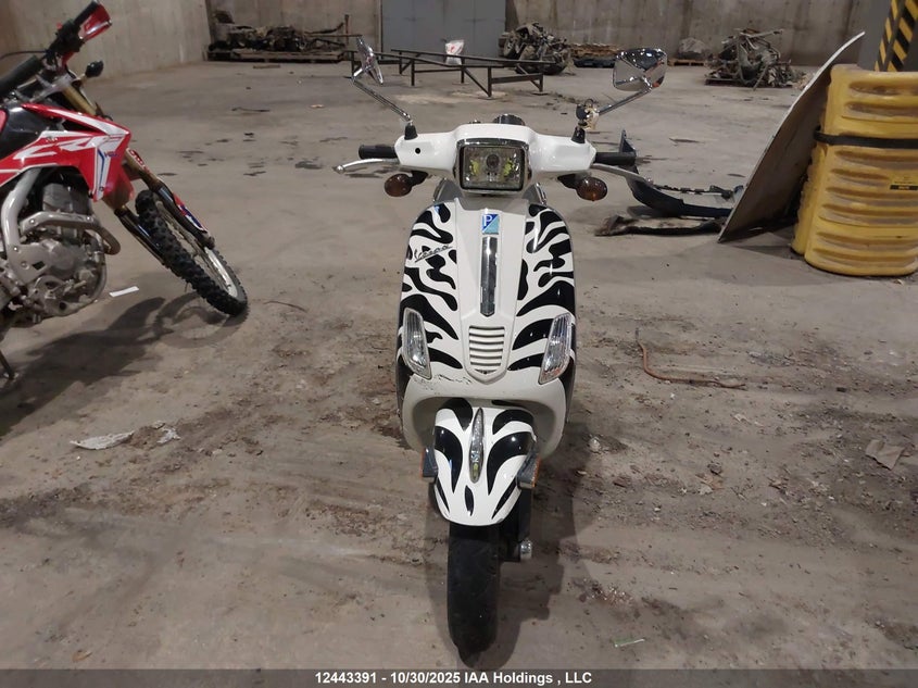 ZAPT386B6A5501215 2010 VESPA LX photo no. 5