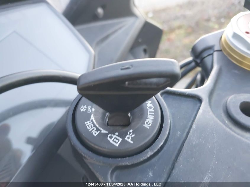 2017 Aprilia Tuono V4 1100 Rr VIN: ZD4KGU000HS000208 Lot: 12443408