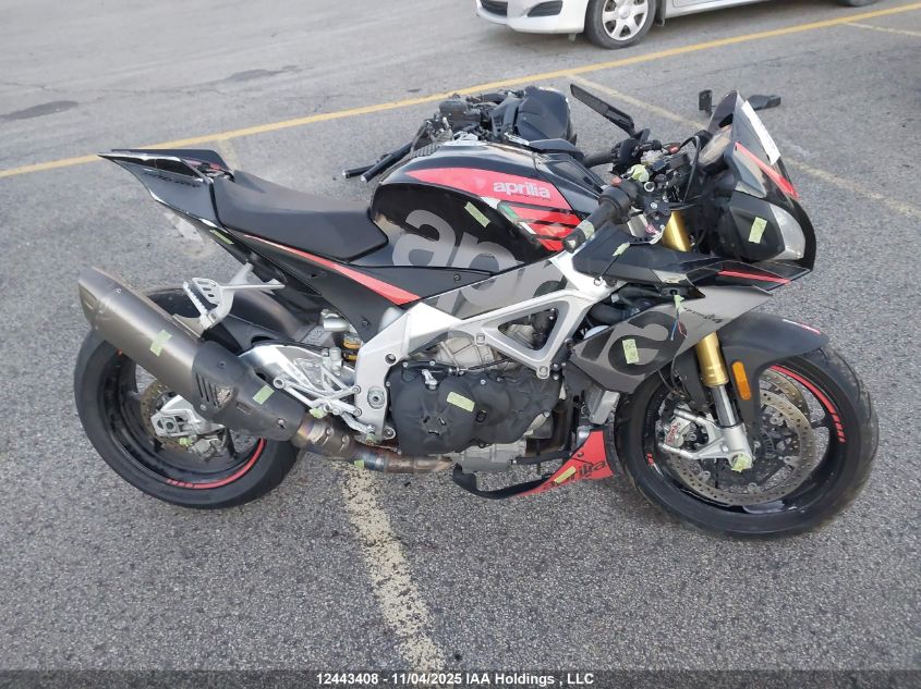 2017 Aprilia Tuono V4 1100 Rr VIN: ZD4KGU000HS000208 Lot: 12443408
