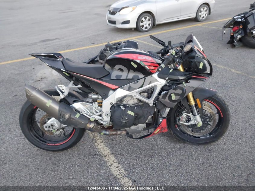 2017 Aprilia Tuono V4 1100 Rr VIN: ZD4KGU000HS000208 Lot: 12443408