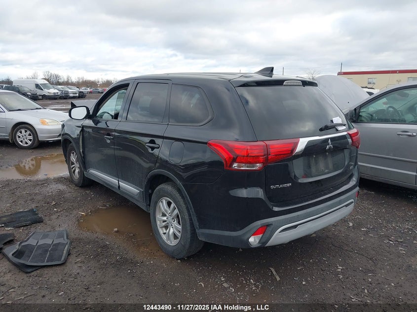 JA4AZ2A32LZ613438 2020 MITSUBISHI OUTLANDER photo no. 3