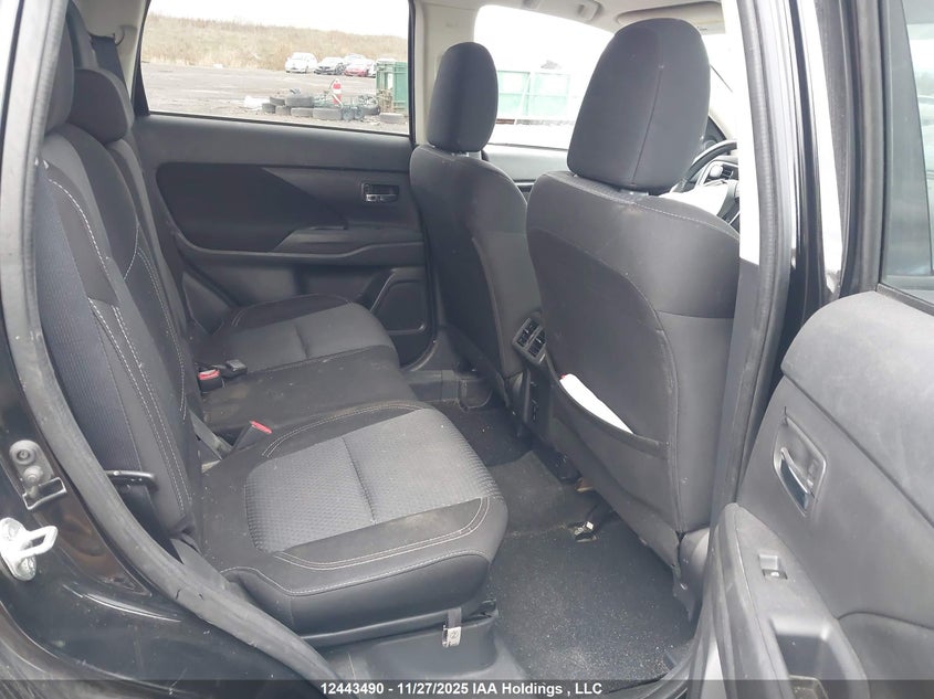 JA4AZ2A32LZ613438 2020 MITSUBISHI OUTLANDER photo no. 8