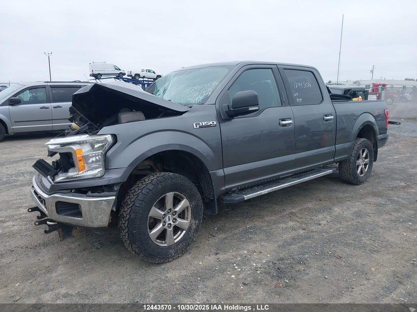 1FTFW1E57JFC82932 2018 FORD F-150 photo no. 2
