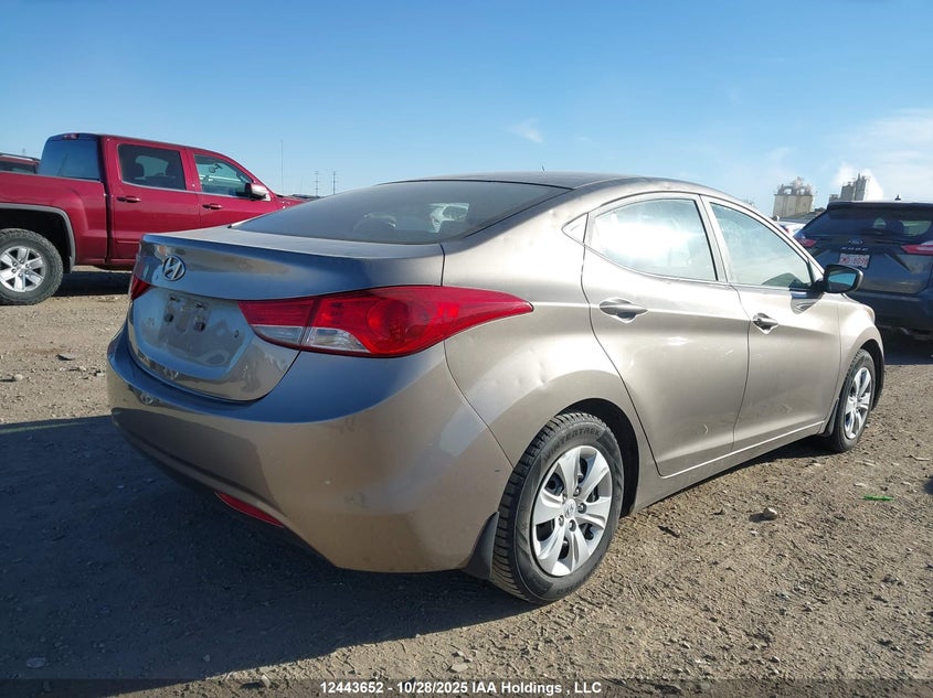 5NPDH4AE1DH425442 2013 HYUNDAI ELANTRA photo no. 4