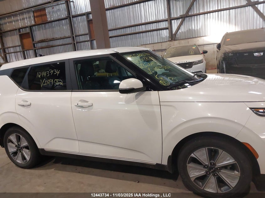 KNDJ33A17P7029582 2023 KIA SOUL EV photo no. 14