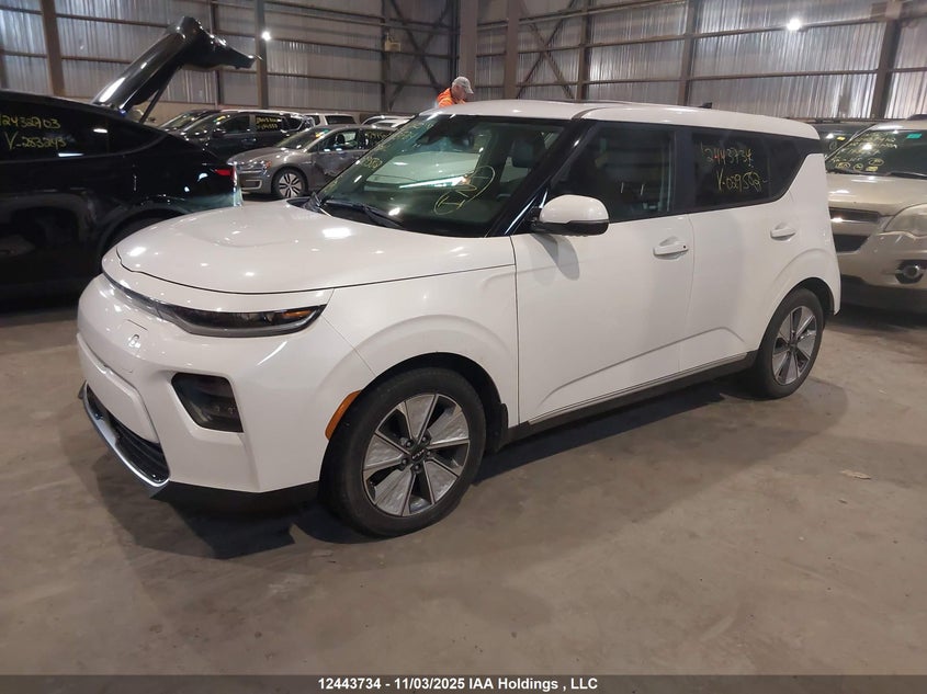 KNDJ33A17P7029582 2023 KIA SOUL EV photo no. 2