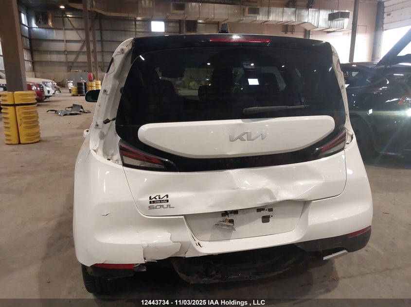 KNDJ33A17P7029582 2023 KIA SOUL EV photo no. 6