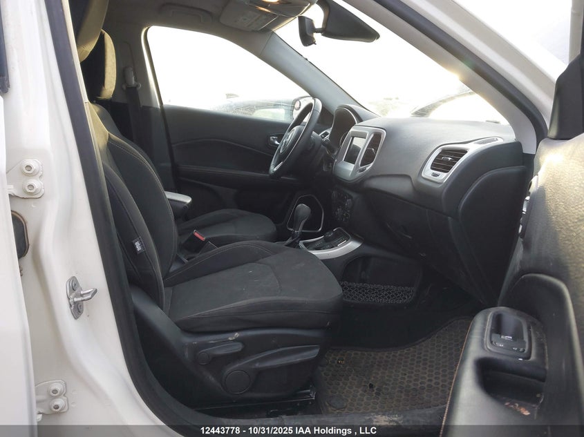 3C4NJDAB0KT756766 2019 JEEP COMPASS photo no. 5