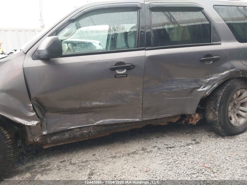 1FMCU9DG2BKA23358 2011 FORD ESCAPE photo no. 19