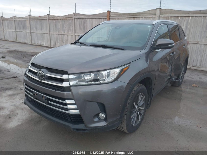 5TDJZRFH6KS573142 2019 TOYOTA HIGHLANDER photo no. 2