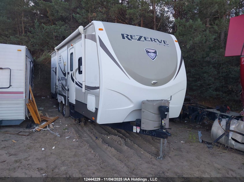 4V0TC2628FE015324 CROSSROADS TRAVEL TRAILER Photo 1