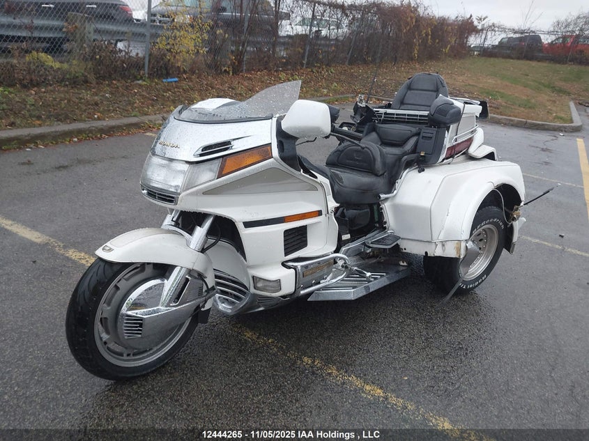 1HFSC225XTA800555 1996 HONDA GL photo no. 2