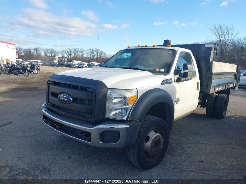 1FDUF5HT1FED22780 2015 FORD F550 photo no. 2