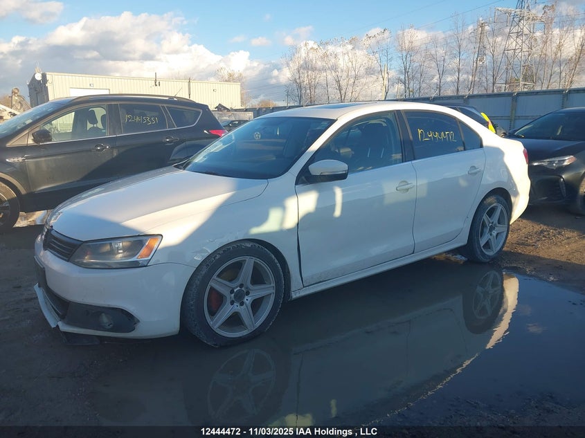 3VW3L7AJ2EM357105 2014 VOLKSWAGEN JETTA photo no. 2