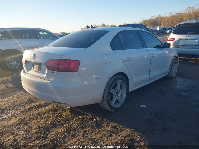 3VW3L7AJ2EM357105 2014 VOLKSWAGEN JETTA photo no. 4
