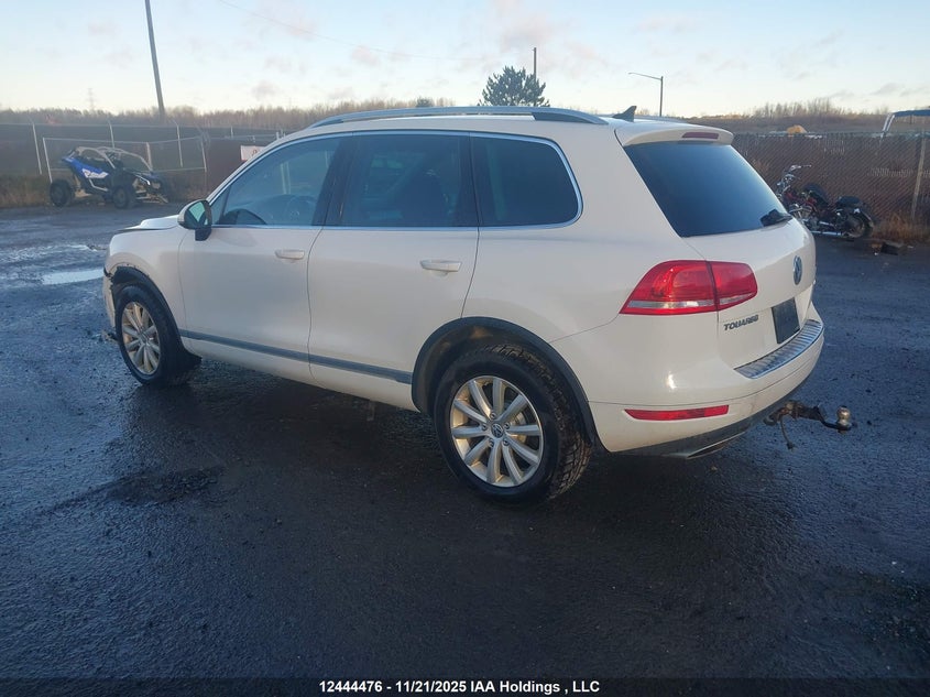 WVGEP9BP3DD008135 2013 VOLKSWAGEN TOUAREG photo no. 3
