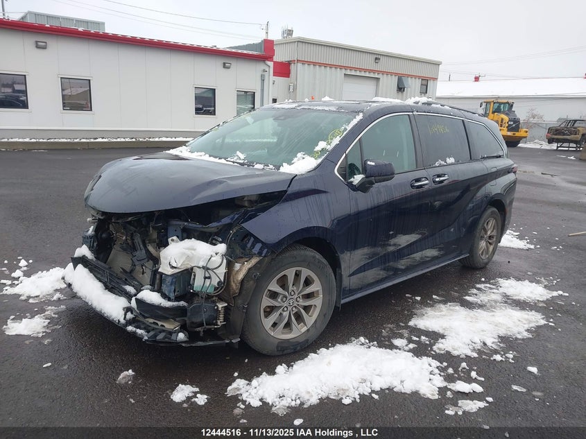 5TDGRKEC8NS107322 2022 TOYOTA SIENNA photo no. 2