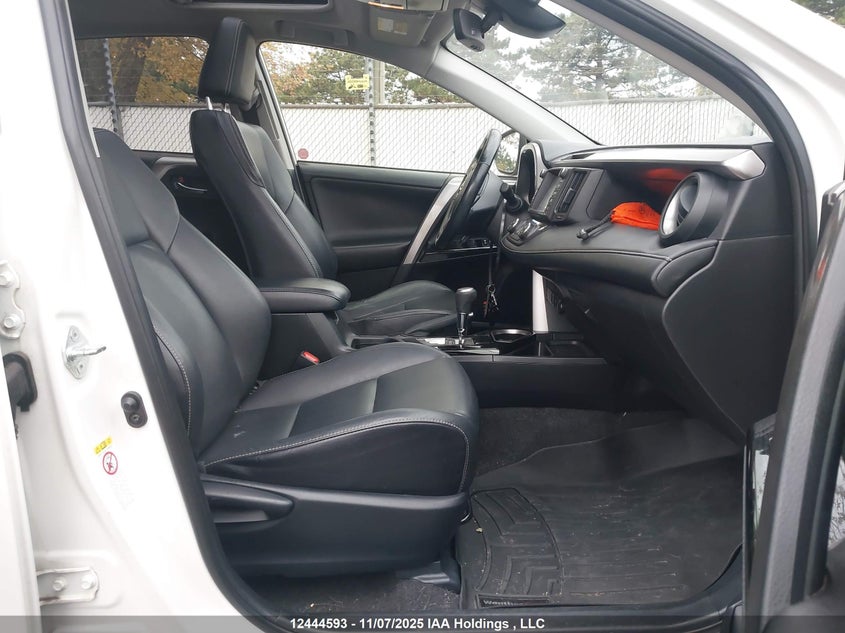 JTMDJREV2HD106994 2017 TOYOTA  photo no. 5