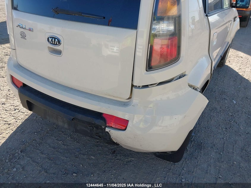 KNDJT2A22A7153141 2010 KIA SOUL photo no. 19
