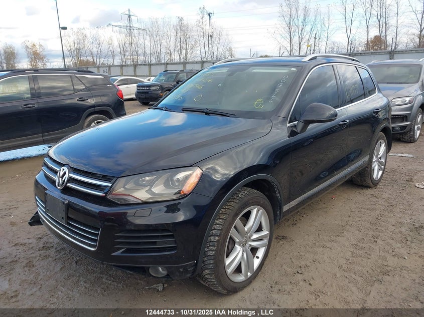 WVGEF9BP4DD008566 2013 VOLKSWAGEN TOUAREG photo no. 2