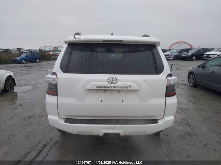 JTEBU5JR6K5671858 2019 TOYOTA 4RUNNER photo no. 17