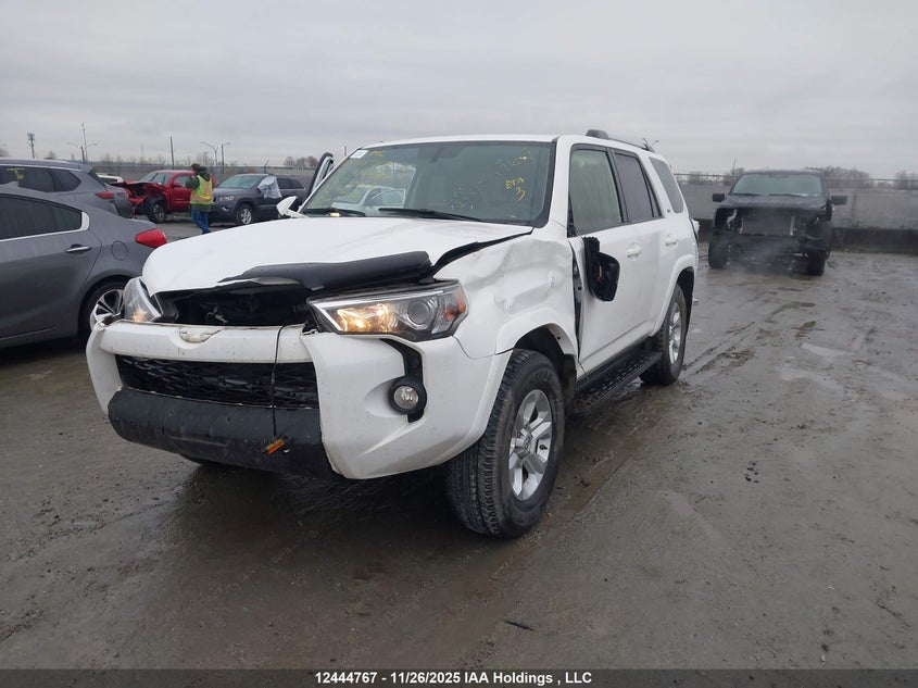 JTEBU5JR6K5671858 2019 TOYOTA 4RUNNER photo no. 2
