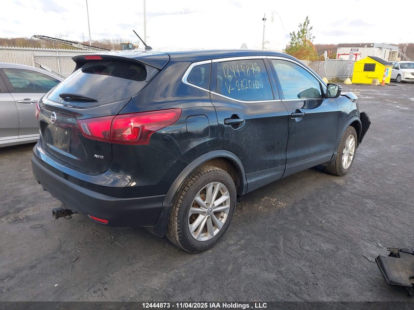 JN1BJ1CR8JW282010 2018 NISSAN ROGUE photo no. 4