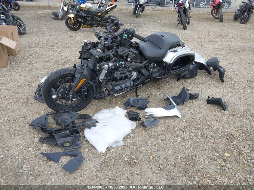 JH2SC7982SK700070 2025 HONDA GL1800C photo no. 2