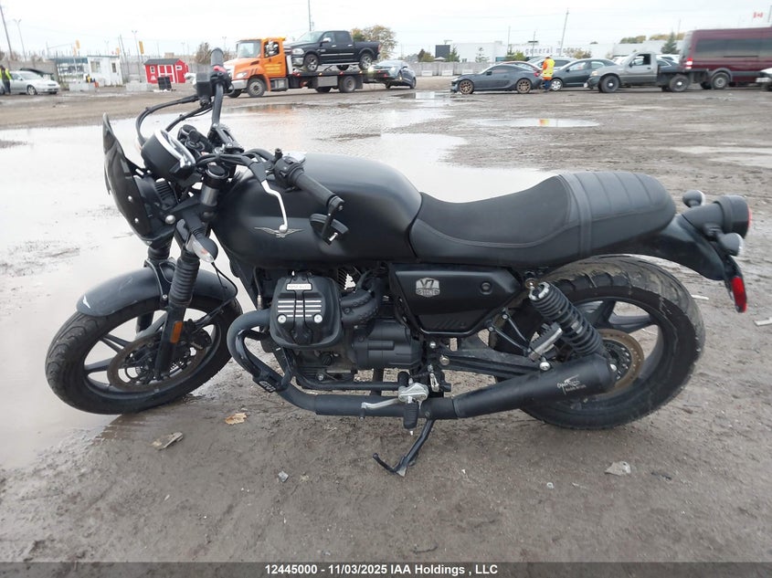 ZGUKZUA00NM001036 2022 MOTO GUZZI V7 photo no. 13