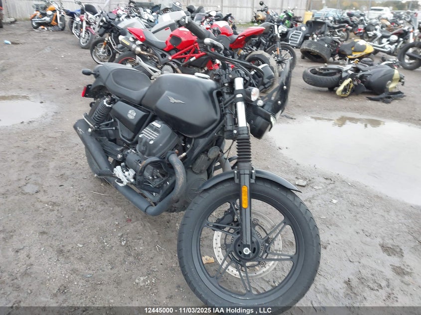 ZGUKZUA00NM001036 2022 Moto Guzzi V7 Stone auction photo 1