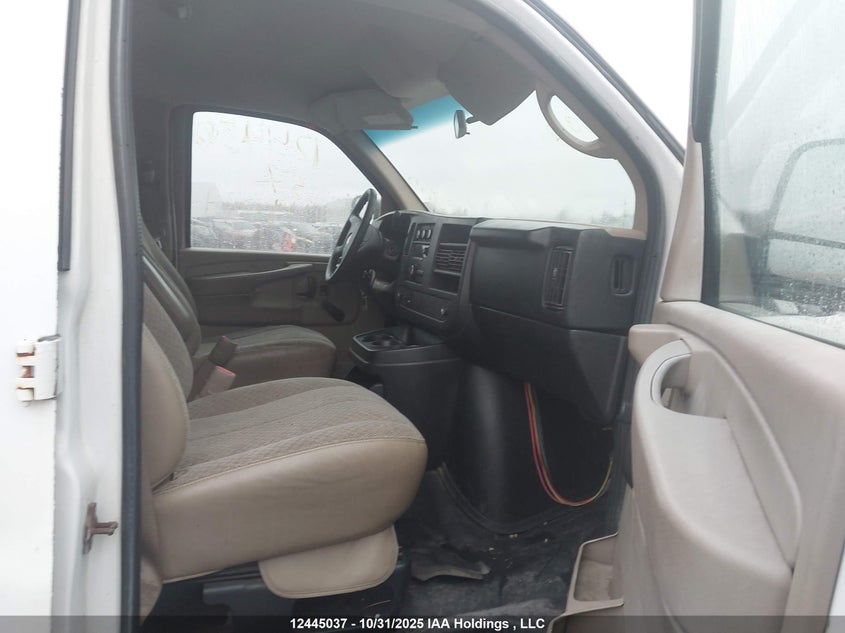 1GCWGGCG4B1102311 2011 CHEVROLET EXPRESS photo no. 5