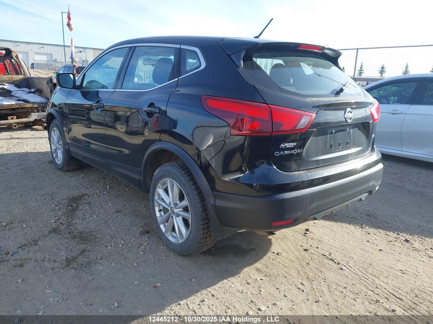 JN1BJ1CR7JW210389 2018 NISSAN QASHQAI photo no. 3