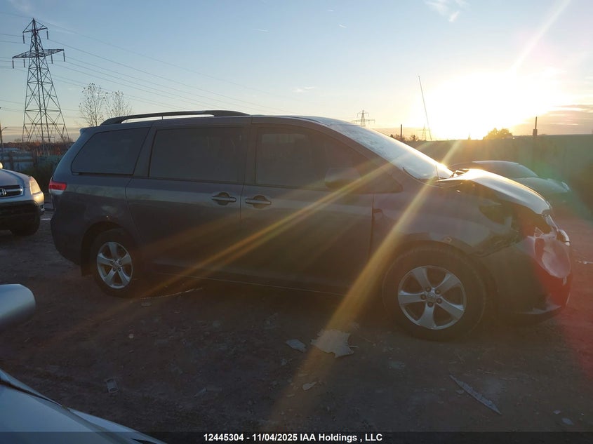 5TDKK3DC6DS356285 2013 TOYOTA SIENNA photo no. 14