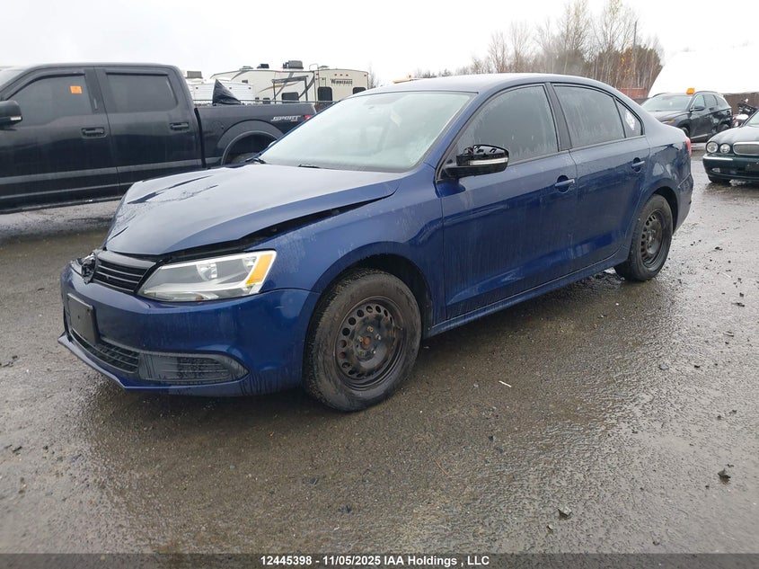 3VW2K7AJ2EM335717 2014 VOLKSWAGEN JETTA photo no. 2