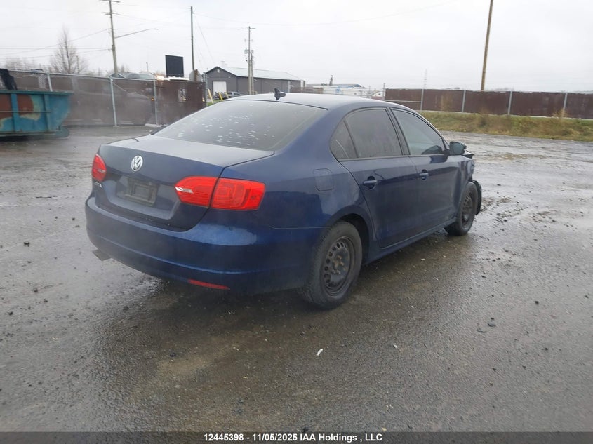 3VW2K7AJ2EM335717 2014 VOLKSWAGEN JETTA photo no. 4