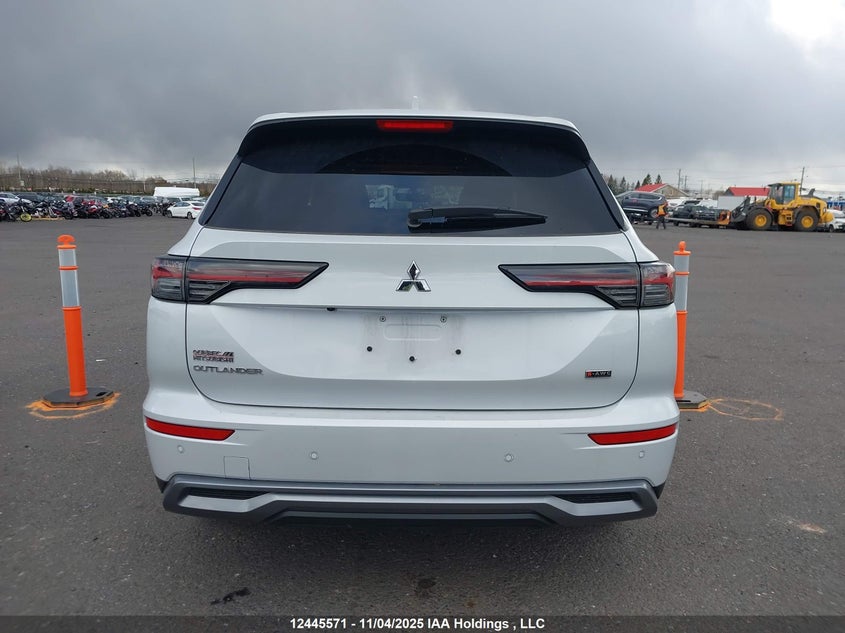 JA4J4VA80SZ618177 2025 MITSUBISHI OUTLANDER photo no. 17