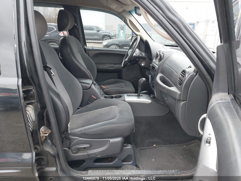 1J4GL58K14W237120 2004 JEEP LIBERTY (NORTH AMERICA) photo no. 5