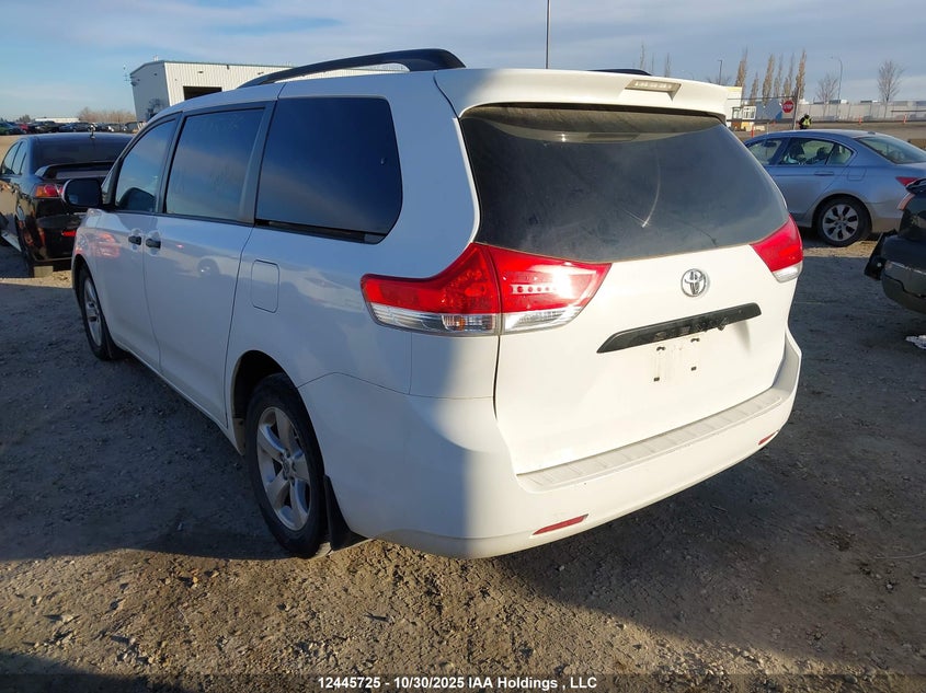 5TDZK3DC6DS403524 2013 TOYOTA SIENNA photo no. 3