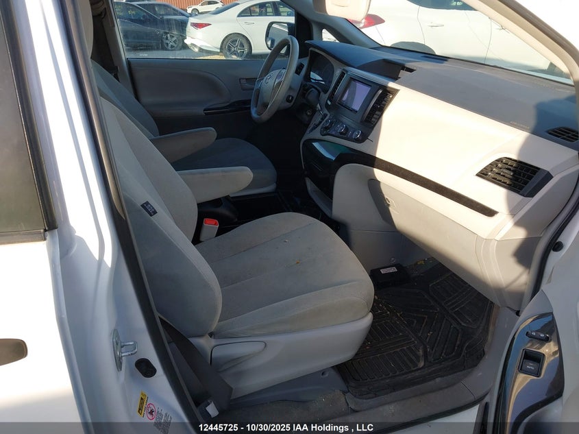 5TDZK3DC6DS403524 2013 TOYOTA SIENNA photo no. 5