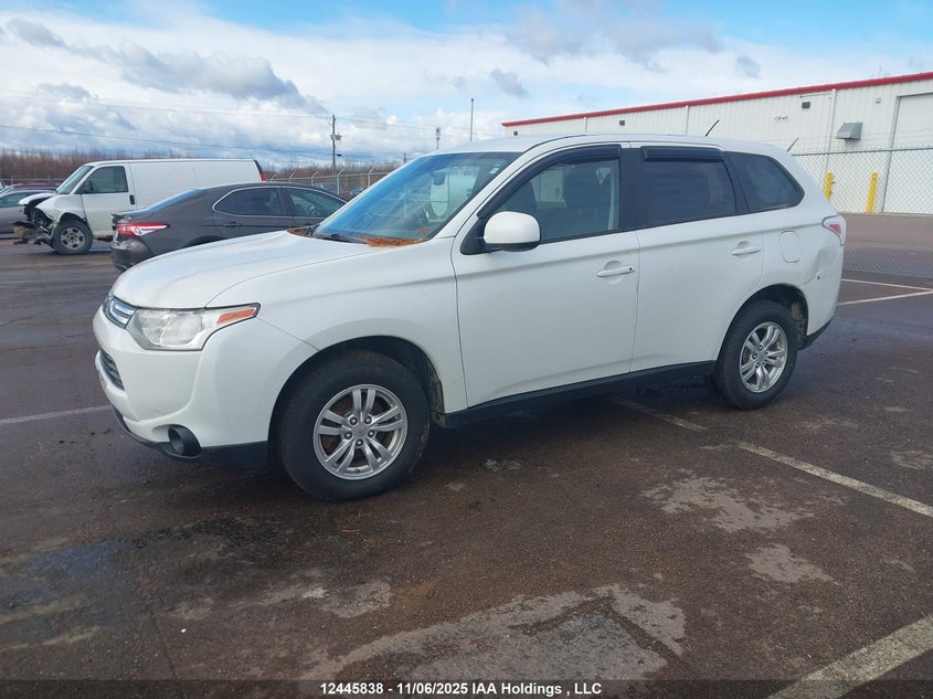 JA4AZ2A3XEZ604084 2014 MITSUBISHI OUTLANDER photo no. 2