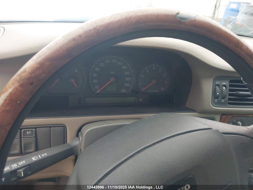 1998 Volvo V70 T5 Turbo VIN: YV1LW5340W3385374 Lot: 12445996