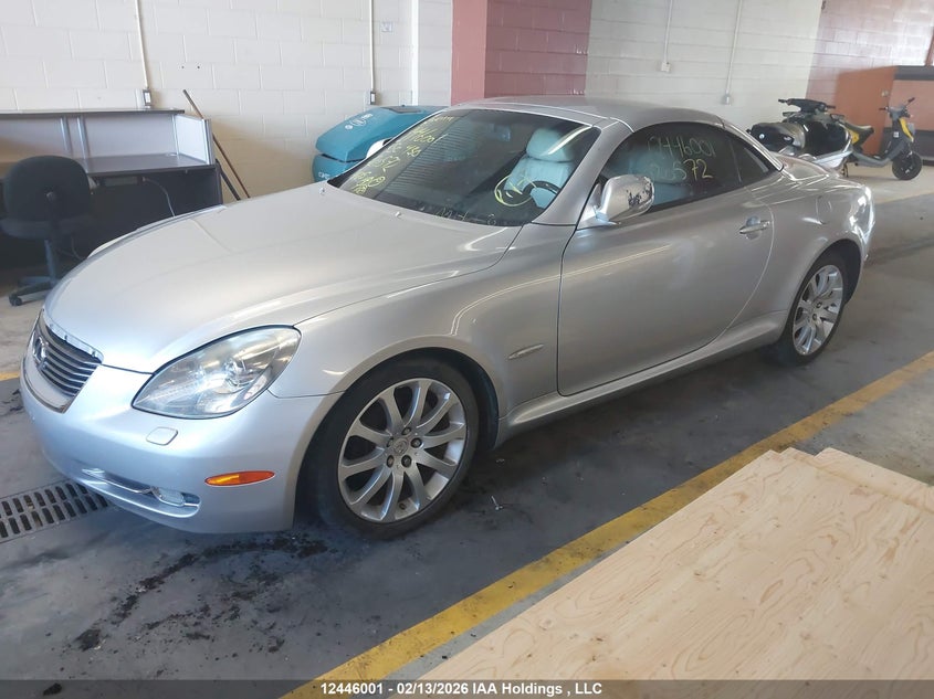 JTHFN45YX99020572 2009 LEXUS SC photo no. 2