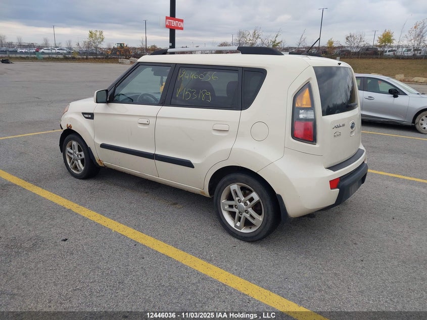 KNDJT2A28A7153189 2010 KIA SOUL photo no. 3