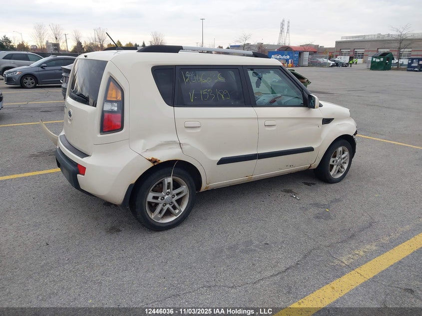 KNDJT2A28A7153189 2010 KIA SOUL photo no. 4