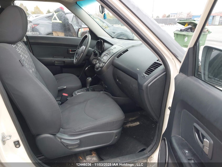 KNDJT2A28A7153189 2010 KIA SOUL photo no. 5