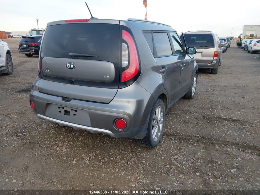 KNDJP3A51H7414046 2017 KIA SOUL photo no. 4